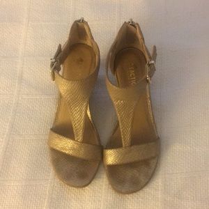 Gold metallic T-Strap wedge sandal {6.5}